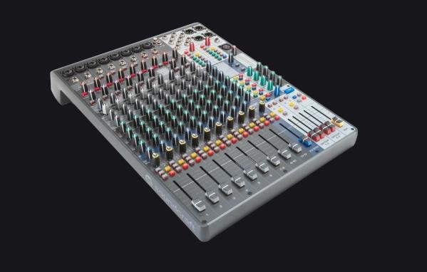 Soundcraft Signature plus 12